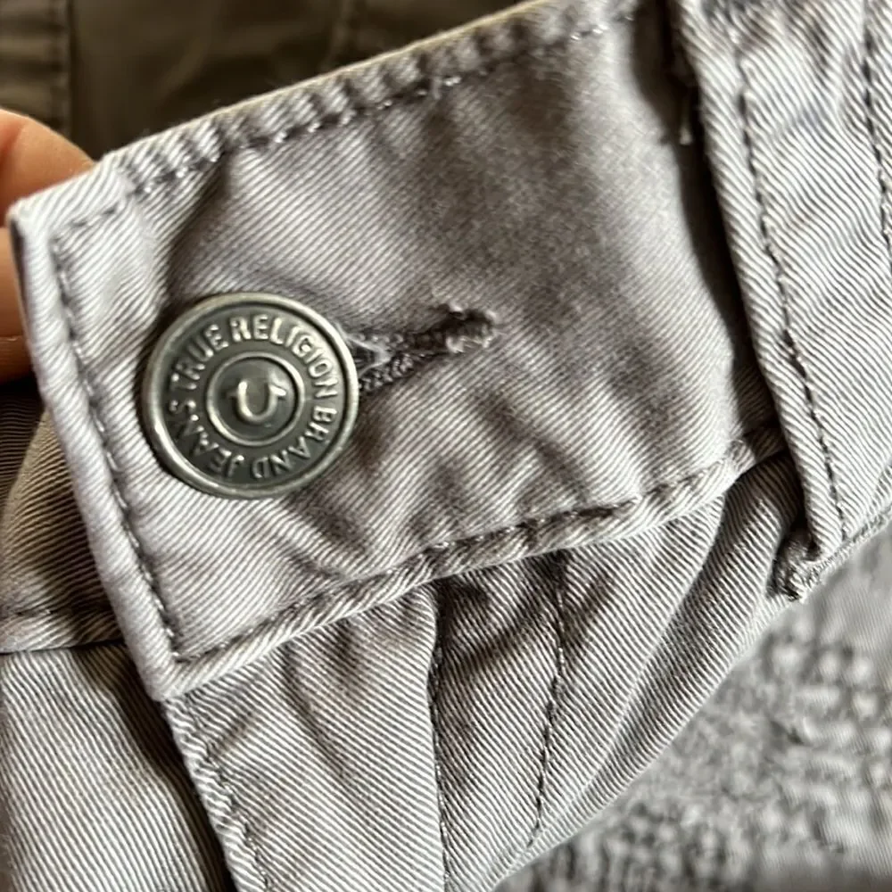 true religion Geno relaxed slim distressed pants size 33 by 32 in GUC light grey